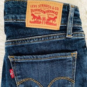 Levi’s 711 Skinny Jeans